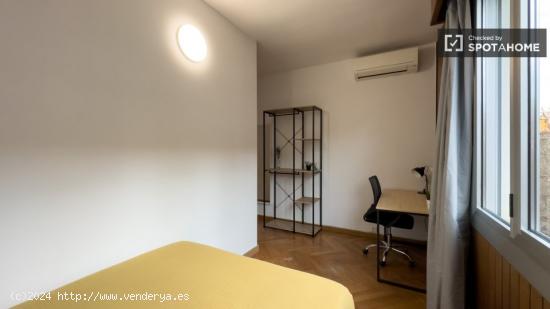 Habitaciones en alquiler en piso de 6 habitaciones en Sarrià-Sant Gervasi - BARCELONA