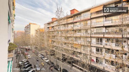 Habitaciones en alquiler en piso de 6 habitaciones en Sarrià-Sant Gervasi - BARCELONA