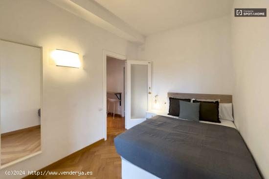 Habitaciones en alquiler en piso de 6 habitaciones en Sarrià-Sant Gervasi - BARCELONA