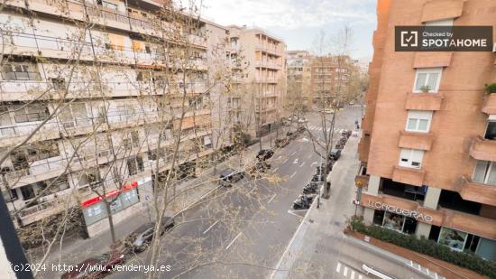 Habitaciones en alquiler en piso de 6 habitaciones en Sarrià-Sant Gervasi - BARCELONA