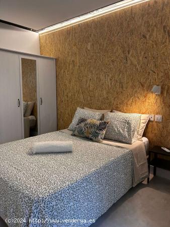 Se alquila habitación en piso de 4 dormitorios en Malasaña, Madrid - MADRID