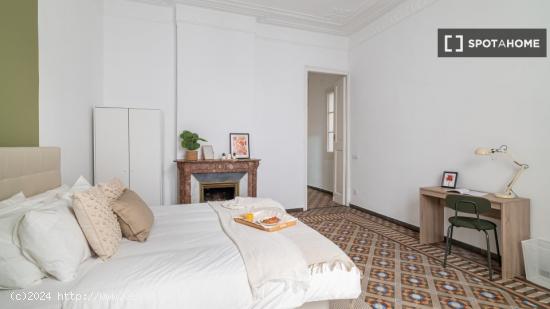 Habitación en piso compartido en barcelona. - BARCELONA