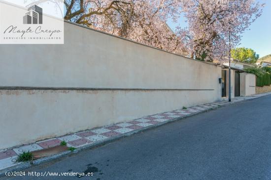 Ponemos a la venta este extraordinario chalet en urbanización el Puntal, - GRANADA