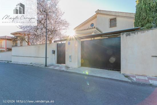 Ponemos a la venta este extraordinario chalet en urbanización el Puntal, - GRANADA