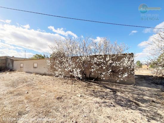 TERRENO RUSTICO CON AMPLIO ALMACEN EN EL CONDADO DE ALHAMA - MURCIA