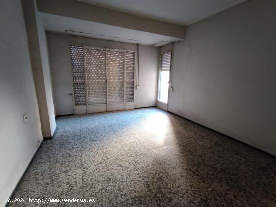 PISO CON ASCENSOR! BALCON , 2 PATIOS! - ALICANTE