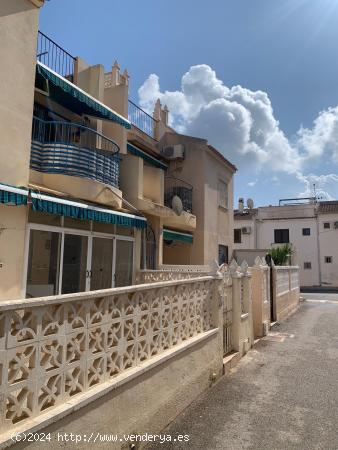 BUNGALOW DE 2 DORMITORIOS CON PISCINA COMUNITARIA Y SOLÁRIUM PRIVADO - ZONA CHAPARRAL - - ALICANTE