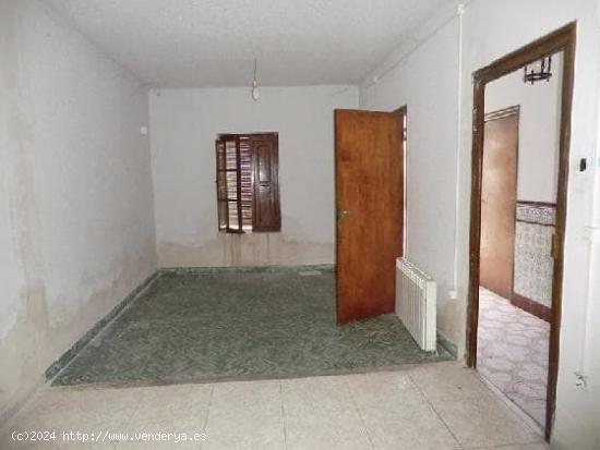 CASABANCO VENDE VIVIENDA  DE TRES PLANTAS EN TORREMENGA. - CACERES