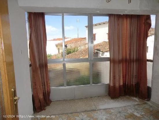 CASABANCO VENDE VIVIENDA  DE TRES PLANTAS EN TORREMENGA. - CACERES