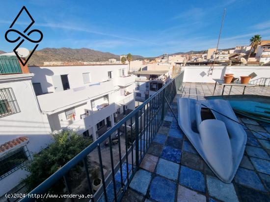  Casa Adosada de 5 Habitaciones con Terraza y Patio en Ciudad Jardín - MALAGA 