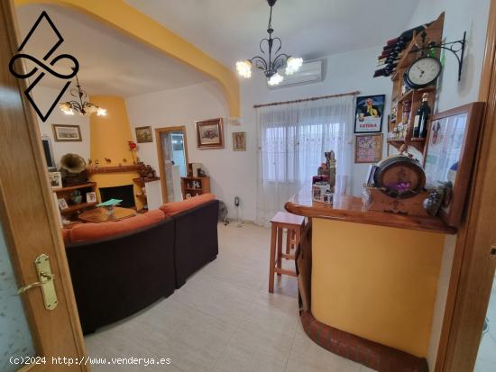 Casa Adosada de 5 Habitaciones con Terraza y Patio en Ciudad Jardín - MALAGA