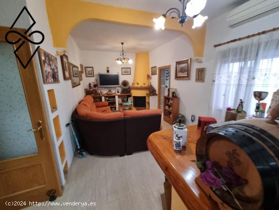 Casa Adosada de 5 Habitaciones con Terraza y Patio en Ciudad Jardín - MALAGA