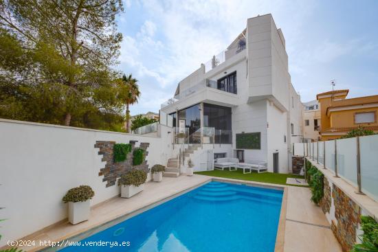 VILLA DE LUJO EN ORIHUELA COSTA (ALICANTE) - ALICANTE