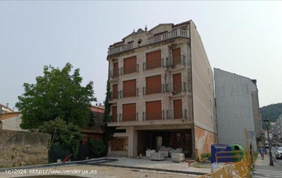 EN VENTA EDIFICIO DE 14 VIVIENDAS , 14 PLAZAS DE  GARAJE Y TRASTEROS Y LOCAL EN CALDAS DE REIS - PON