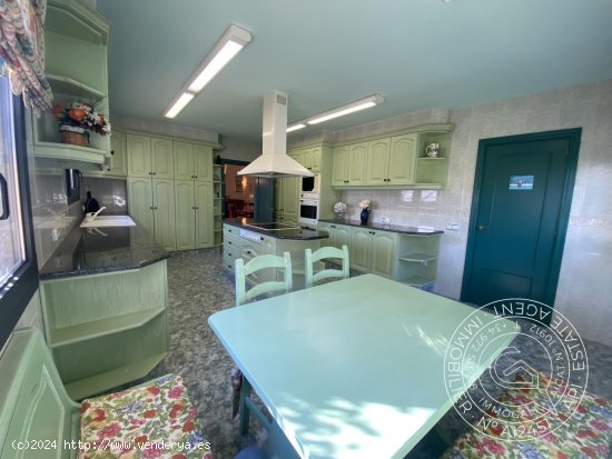 Chalet / Torre en venta  en Peralada - Girona