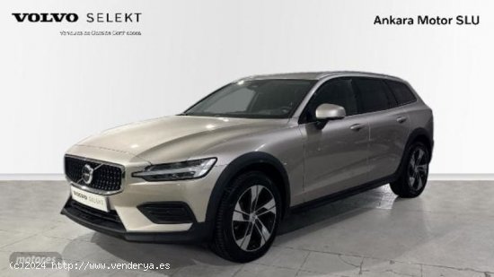  Volvo V 60 V60 Cross Country Core, B4 (diesel) AWD, Diesel de 2023 con 28.000 Km por 40.900 EUR. en  