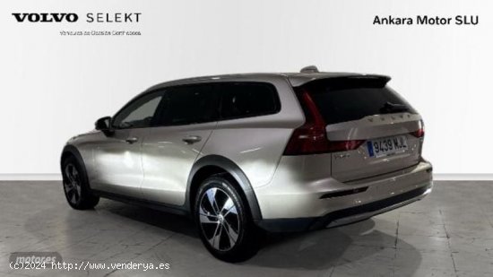 Volvo V 60 V60 Cross Country Core, B4 (diesel) AWD, Diesel de 2023 con 28.000 Km por 40.900 EUR. en 