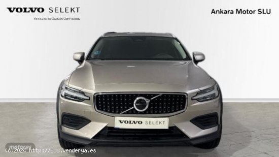 Volvo V 60 V60 Cross Country Core, B4 (diesel) AWD, Diesel de 2023 con 28.000 Km por 40.900 EUR. en 