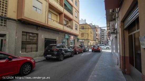 Local en planta baja, bien ubicado, con posibilidad de convertirse en vivienda. - ALICANTE