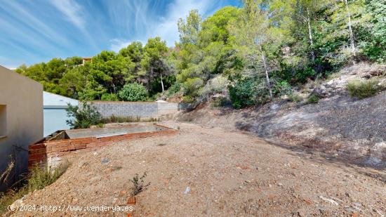  Terreno Urbano en Venta en la  Urbanización La Paz, de Gilet: 931 m² de Posibilidades Increíble - 