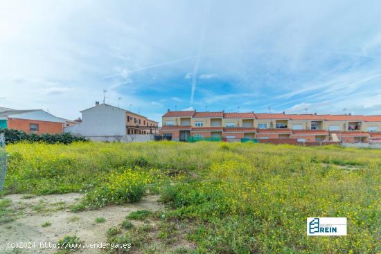 TERRENO URBANO DE 690 M2 EN LA CARRETERA DE YUNCLILLOS EN RECAS - TOLEDO