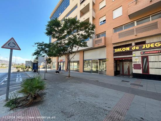  ¡OPORTUNIDAD! GRAN LOCAL COMERCIAL EN LA ZONA DE LA GANGOSA PARA ALQUILAR - ALMERIA 