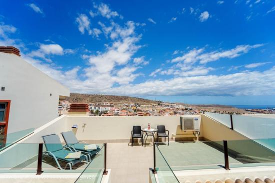 Piscina climatizada, garaje privado y mucho espacio exterior - LAS PALMAS