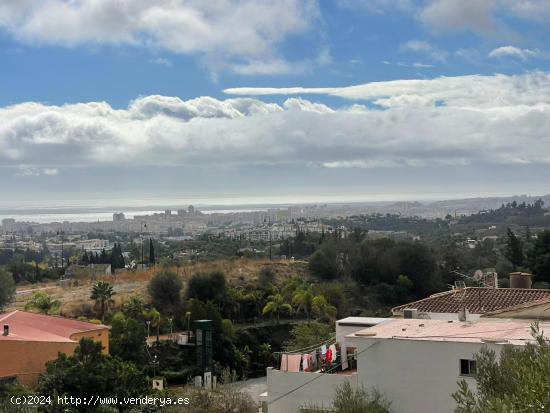 se vende suelo urbano en la carretera de Mijas Pueblo con vistas al mar - MALAGA