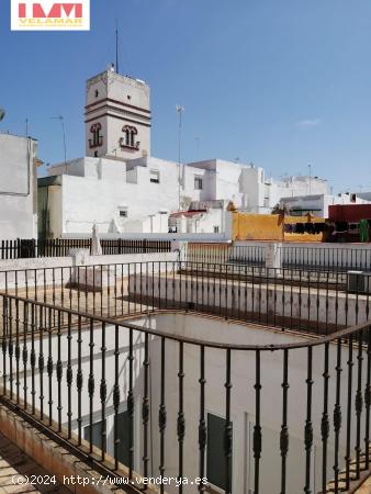 PISO ZONA TORRE TAVIRA - MERCADO - CADIZ