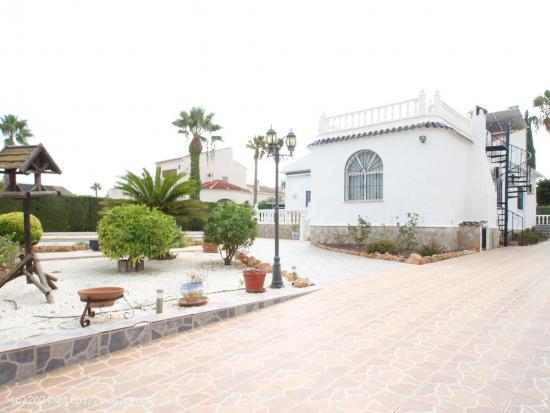 VILLA IN LA SIESTA - TORREVIEJA - ALICANTE