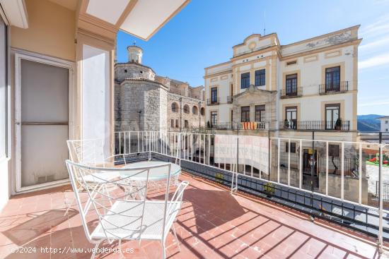 CASA DE 4 HABITACIONES CON AMPLIO LOCAL COMERCIAL EN CENTRO DE CORNUDELLA DEL MONTSANT - TARRAGONA