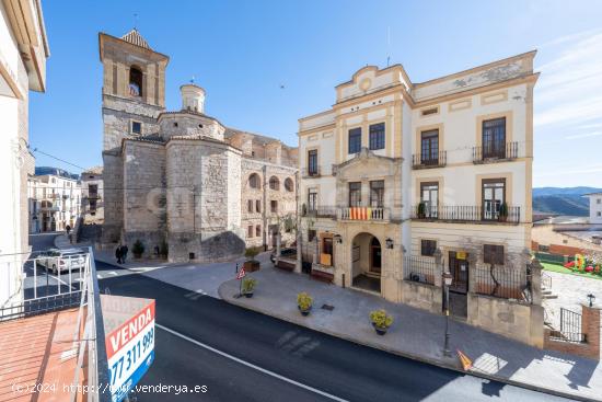 CASA DE 4 HABITACIONES CON AMPLIO LOCAL COMERCIAL EN CENTRO DE CORNUDELLA DEL MONTSANT - TARRAGONA