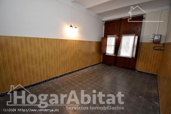 ¡GRAN OPORTUNIDAD! AMPLIA CASA CON BALCÓN, TERRAZA Y TRASTERO - CASTELLON