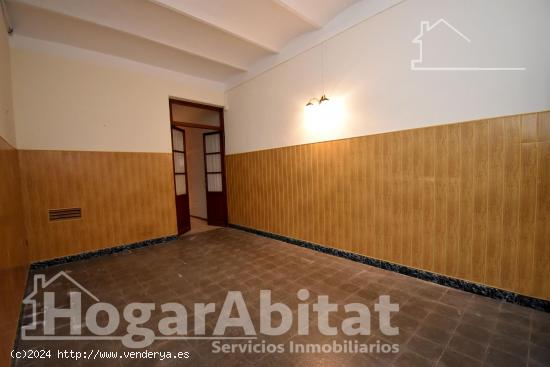 ¡GRAN OPORTUNIDAD! AMPLIA CASA CON BALCÓN, TERRAZA Y TRASTERO - CASTELLON