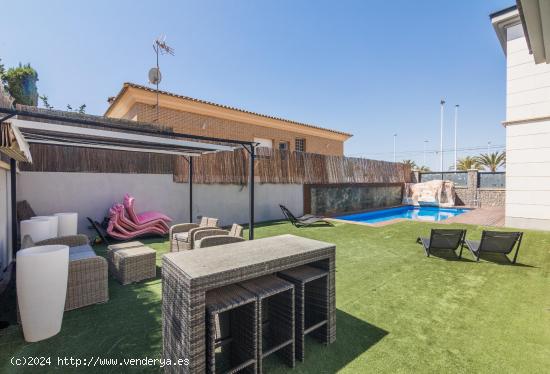 CHALET DE LUJO EN VENTA CON PISCINA  DE AGUA SALADA Y SALA DE OCIO EN ARENALES DEL SOL - ALICANTE