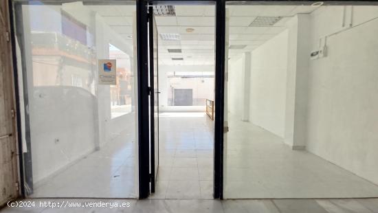 ¡Local en Esquina en Galería Comercial: Tu Oportunidad para Emprender! - ALMERIA