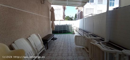 SE VENDE ADOSADO CON HABITACION EN PLANTA BAJA Y AMPLIA TERRAZA - MURCIA