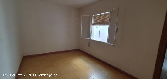 SE VENDE PISO JUNTO A PUERTA DE MARTOS. - JAEN