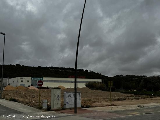 FANTÁSTICO SOLAR INDUSTRIAL EN CALAFELL - TARRAGONA