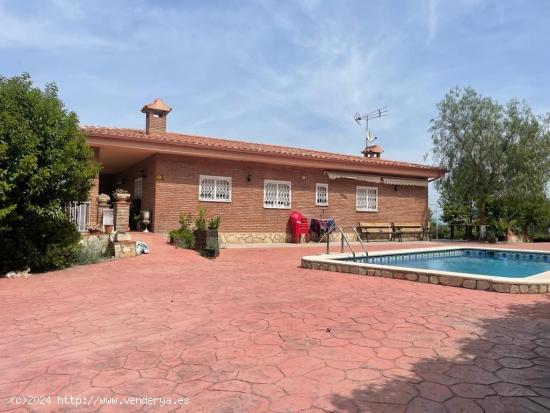 CASA CON PISCINA EN SANT SALVADOR DE GUARDIOLA - BARCELONA