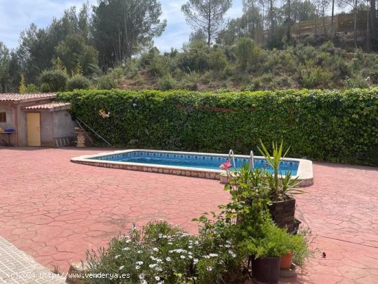 CASA CON PISCINA EN SANT SALVADOR DE GUARDIOLA - BARCELONA