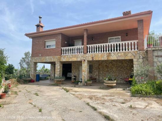 CASA CON PISCINA EN SANT SALVADOR DE GUARDIOLA - BARCELONA