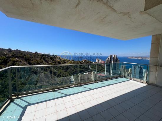 ESPECTACULAR APARTAMENTO EN UNO DE LOS EDIFICIOS MÁS LUJOSOS DE BENIDORM: TORRE LUGANO - ALICANTE