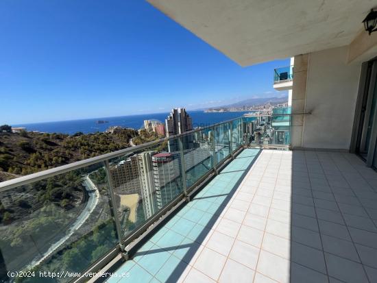 ESPECTACULAR APARTAMENTO EN UNO DE LOS EDIFICIOS MÁS LUJOSOS DE BENIDORM: TORRE LUGANO - ALICANTE