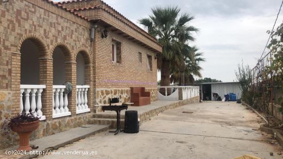 SE VENDE CHALET EN VILAMARXANT - VALENCIA