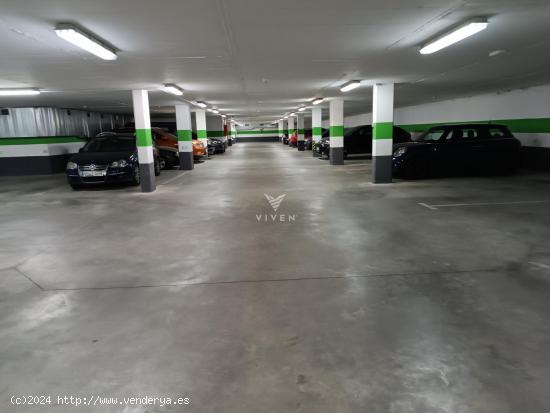 Gran plaza de parking en venta!! - BARCELONA