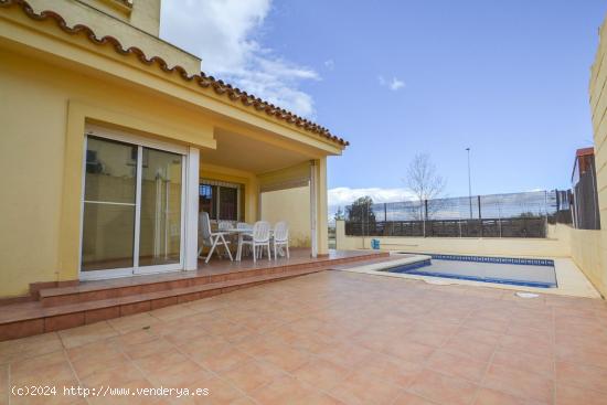 Chalet con piscina y 7 dormitorios en la playa de Riumar - TARRAGONA