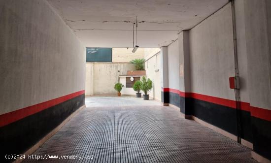 Plaza de garaje para coche grande - MADRID