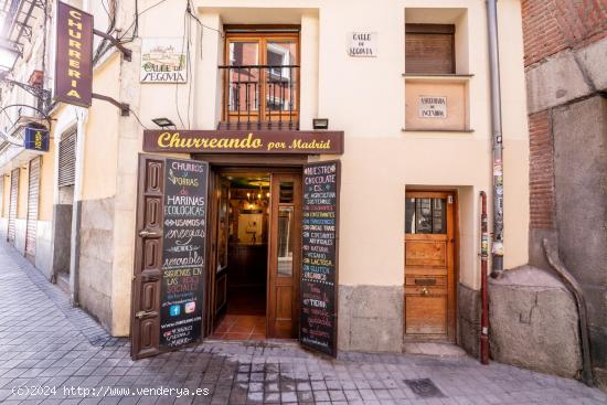 Local con SALIDA DE HUMOS junto a la Plaza Mayor (C/ Segovia 1) en zona de mucho paso - MADRID