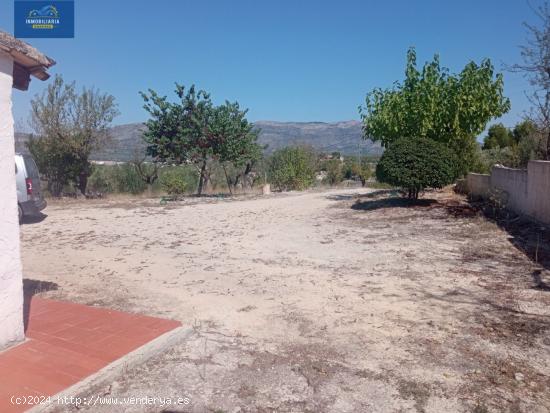 SE VENDE FINCA RUSTICA CON PEQUEÑA CASA Y TERRENO EN COCENTAINA - ALICANTE